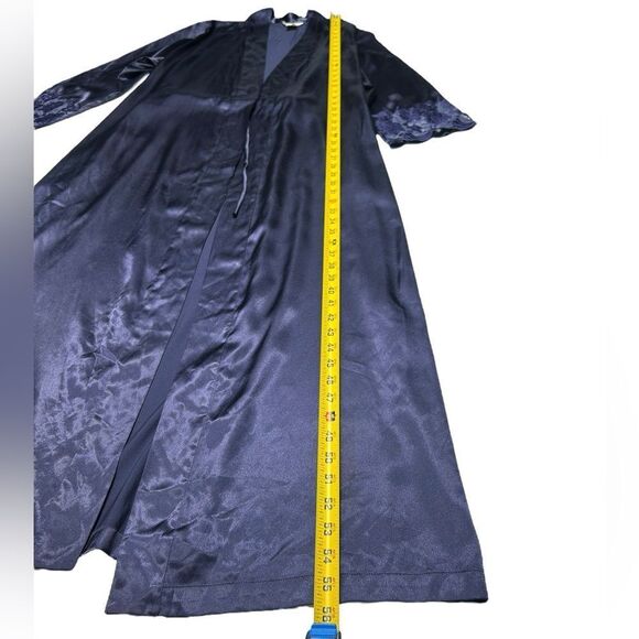 Natori Classics Navy Blue Satin Robe with Pockets Embroidered Cuffs Size Medium - Picture 12 of 12